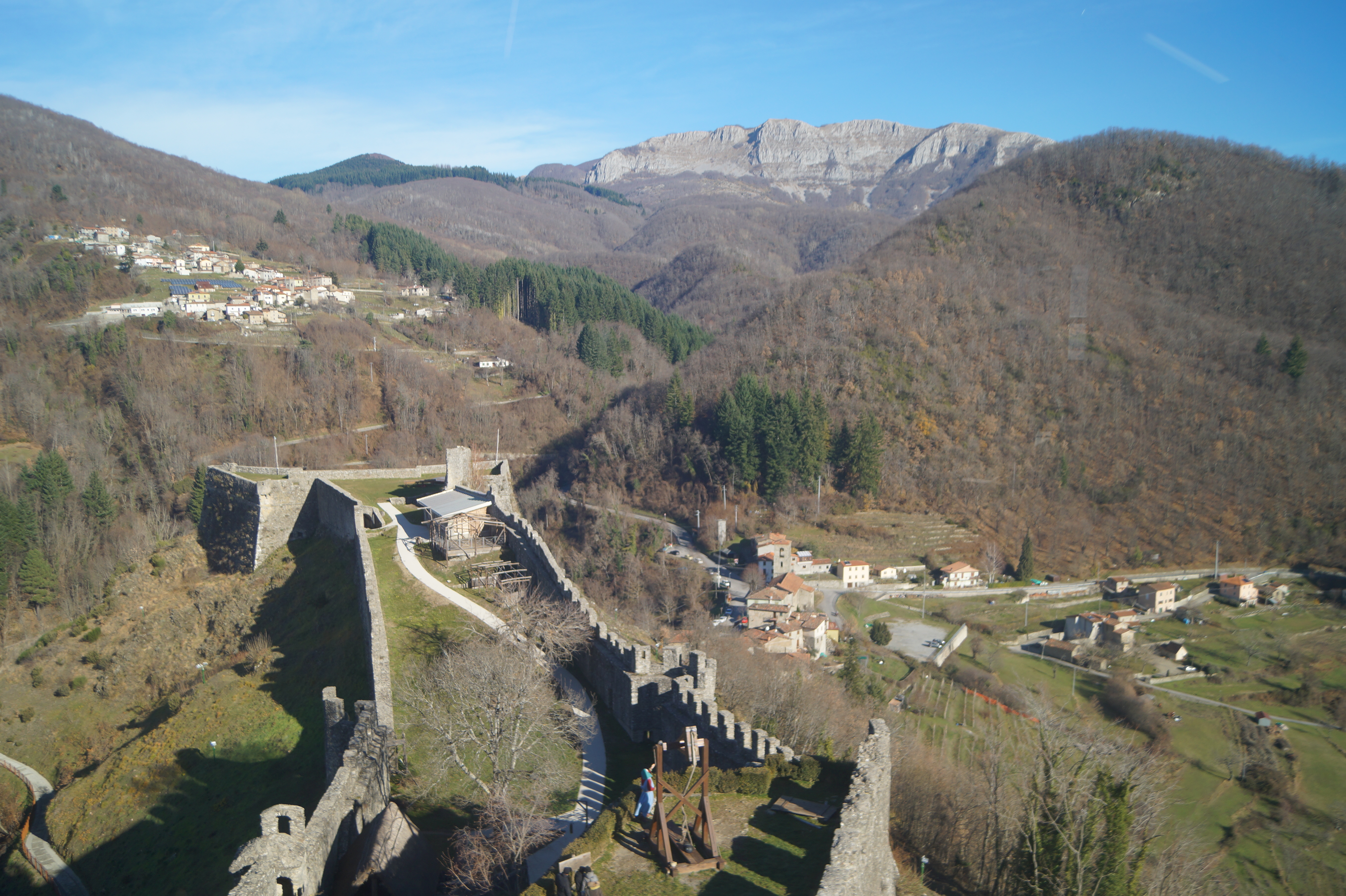 Verrucole  fortress Train trekking