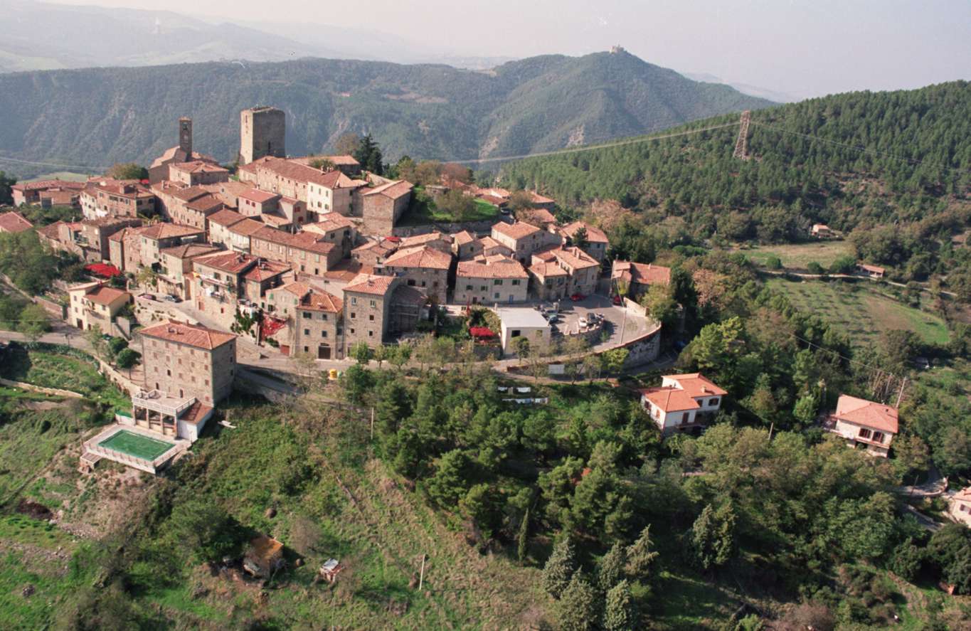 Trekking Rocca Sillana e Valle del Pavone